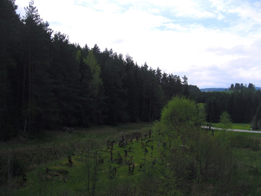 Foto: Andreas Koller / Wandertour / Bärentrail und die Kraft des Wassers (793m) / AP: Parkplatz Lohnbachfall (mit Skulpturenpark) / 26.04.2022 01:32:08