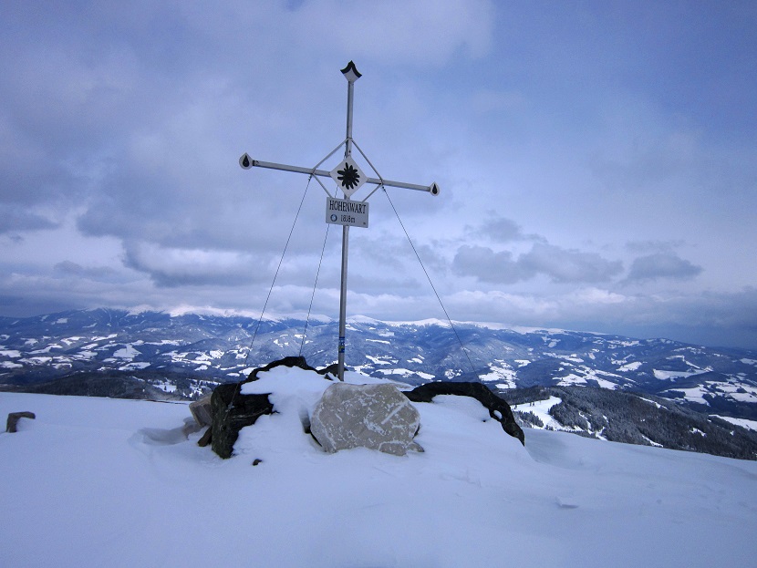 Foto: Andreas Koller / Skitour / Von der Seetalerhütte auf den Hohenwart (1818m) / Gipfelkreuz Hohenwart / 29.04.2022 00:28:53