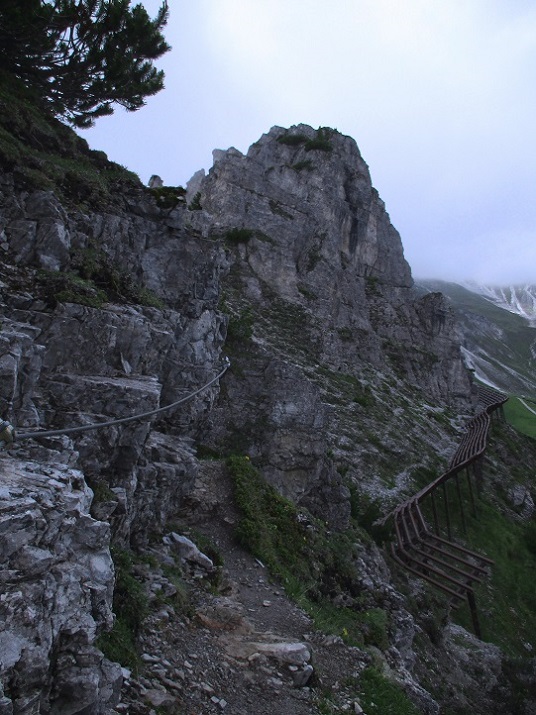 Foto: Andreas Koller / Klettersteigtour / Gratklettersteig Kreuzjoch (2260m) / Zum Einstieg / 09.05.2022 03:14:17