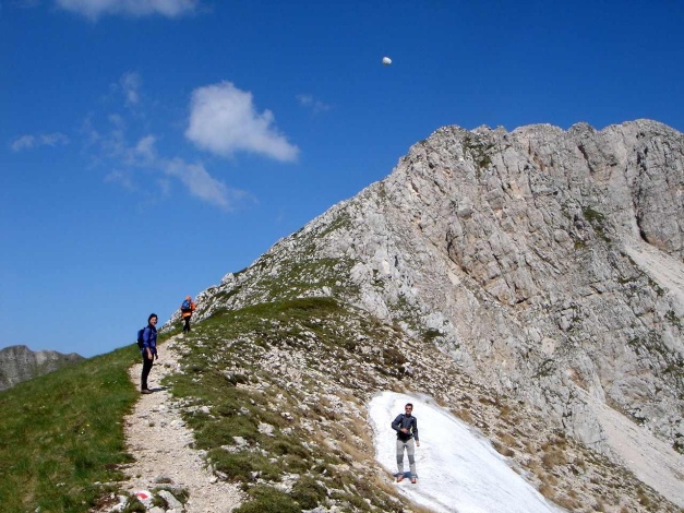 Foto: Manfred Karl / Wandertour / Monte Terminillo, 2216 m / Der felsige Gipfelaufbau des Terminillo / 15.07.2022 07:31:50