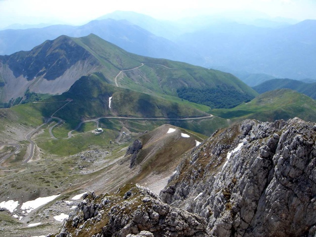 Foto: Manfred Karl / Wandertour / Monte Terminillo, 2216 m / Blick hinunter zum Rif. Sebastiani / 15.07.2022 07:31:06