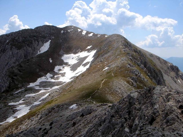 Foto: Manfred Karl / Wandertour / Monte Terminillo, 2216 m / Rückblick zum Terminillo / 15.07.2022 07:29:08
