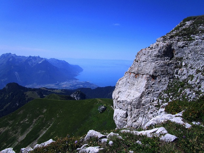 Foto: Andreas Koller / Klettersteigtour / Via ferrata Tour dŽAi (2331m) / Ausstiegspassage mit Genfer See / 05.08.2022 13:47:24
