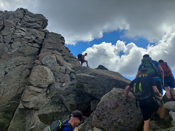 Foto: Rupert Gredler / Wandertour / Monte Rotondo Überschreitung / Aus dem Couloir zum kurzen Gipfelanstieg. / 10.08.2022 16:48:19