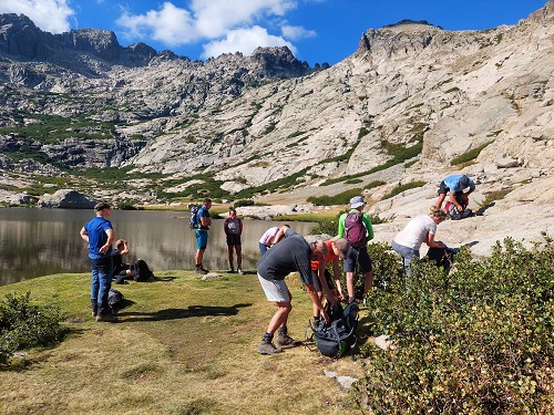 Foto: Rupert Gredler / Wandertour / Monte Rotondo Überschreitung / Rast am See / 29.08.2022 18:23:24