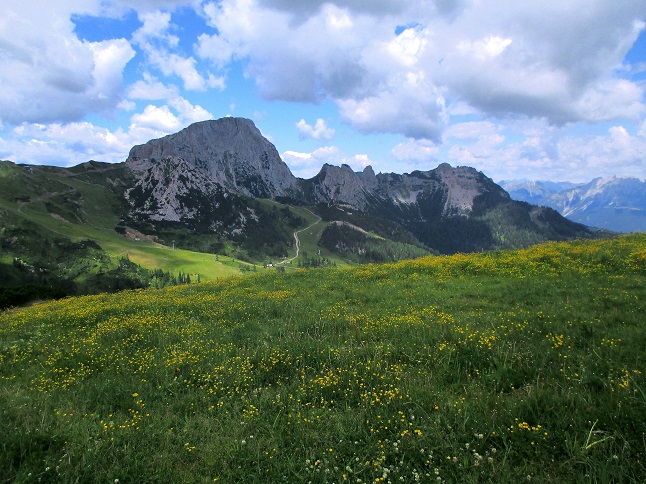Foto: Andreas Koller / Klettersteigtour / Leichte Klettersteigrunde am Nassfeld (2079m) / Ausblick von der Madritschen zum Trogkofel (2280m) / 13.09.2022 01:24:00