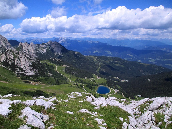 Foto: Andreas Koller / Klettersteigtour / Leichte Klettersteigrunde am Nassfeld (2079m) / Abstieg vom Torre Clampil / 13.09.2022 01:17:51