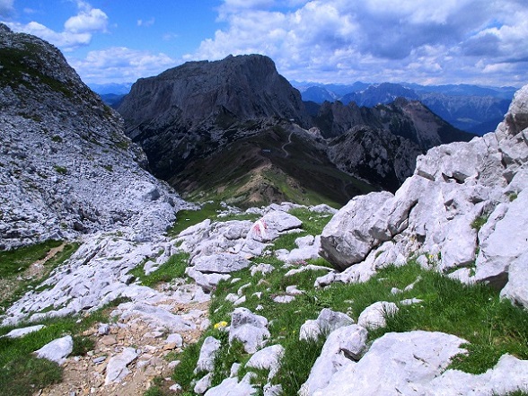 Foto: Andreas Koller / Klettersteigtour / Leichte Klettersteigrunde am Nassfeld (2079m) / Abstieg von der Rosskofel-Flanke (Ende der Klettersteig-Passagen) / 13.09.2022 01:15:41