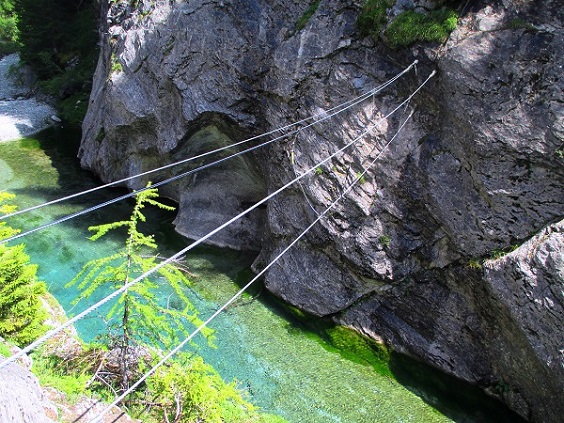 Foto: Andreas Koller / Klettersteigtour / Gorges de Mauvoisin 1: Via ferrata Saxifrage (1763m) / 16.09.2022 01:19:16