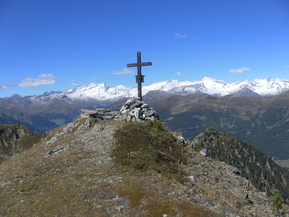 Foto: Wolfgang Lauschensky / Wandertour / Sambock-Runde von Platten / Windeck Gipfelkreuz / 02.10.2022 16:24:35