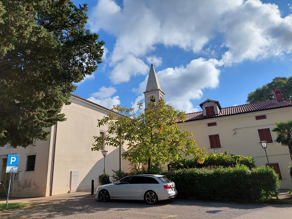 Foto: Rupert Gredler / Wandertour / Savudrija-Punta Runde / Es geht zur Kirche hinauf / 26.10.2022 11:42:06