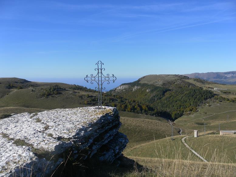 Foto: Wolfgang Lauschensky / Wandertour / Cima Corno d’Aquilio über Monte Cornetto und Corno Mozzo / Corno Mozzo und Corno d'Aquilio vom Cornetto / 15.11.2022 00:29:18