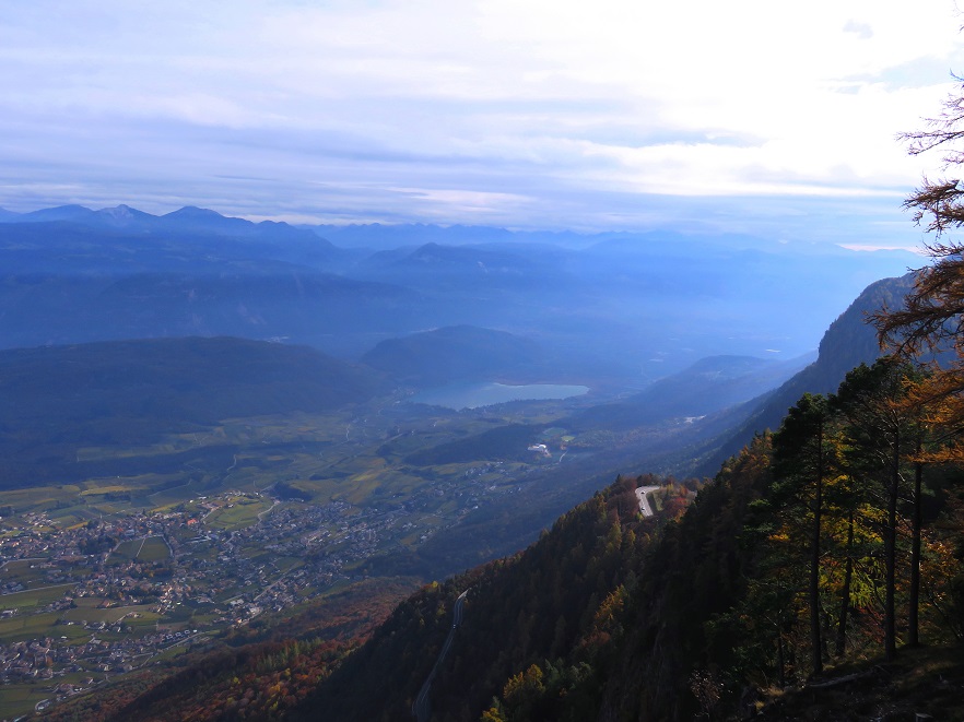 Foto: Andreas Koller / Wandertour / Vom Mendelpass auf den Penegal (1737m) / Ausblick zum Kalterersee und ins Etschtal / 16.01.2023 23:41:28