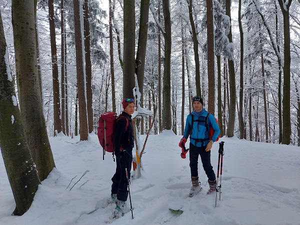 Foto: Rupert Gredler / Skitour / Hochgitzen / Ein rustikales Gipfelkreuz. / 23.01.2023 15:49:44