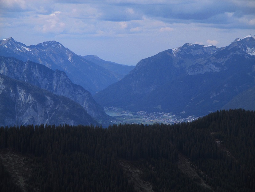Foto: Andreas Koller / Klettersteigtour / Spieljoch Klettersteig (1920m) / Blick zum Achensee / 06.06.2023 23:53:52