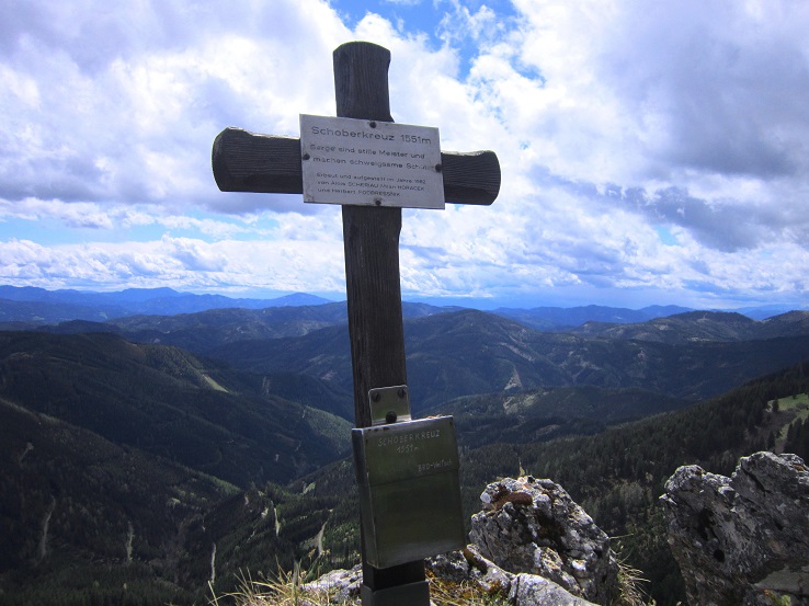 Foto: Andreas Koller / Wandertour / Kraxelspaß über der Kleinveitschalm (1628m) / Gipfelkreuz Schoberstein (1551m) / 06.07.2023 13:12:39