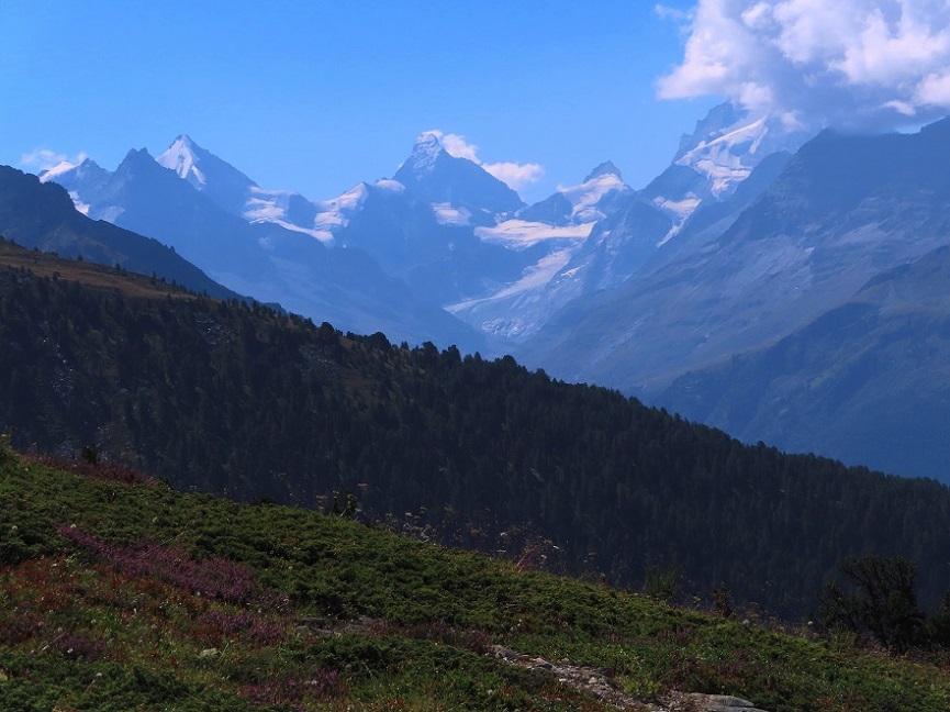 Foto: Andreas Koller / Wandertour / Illhorn - Aussichtskanzel über dem Rhonetal (2717m) / Walliser Gletscherriesen / 08.09.2023 00:48:22