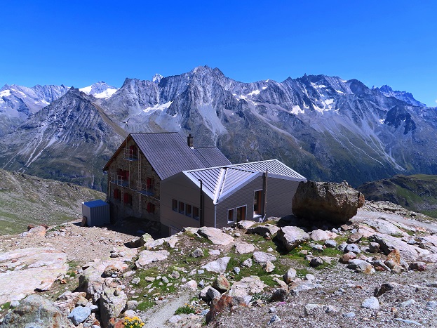 Foto: Andreas Koller / Wandertour / Mont de lŽEtoile (3370m) / Cabanne des Aiguilles Rouges / 23.09.2023 21:16:37