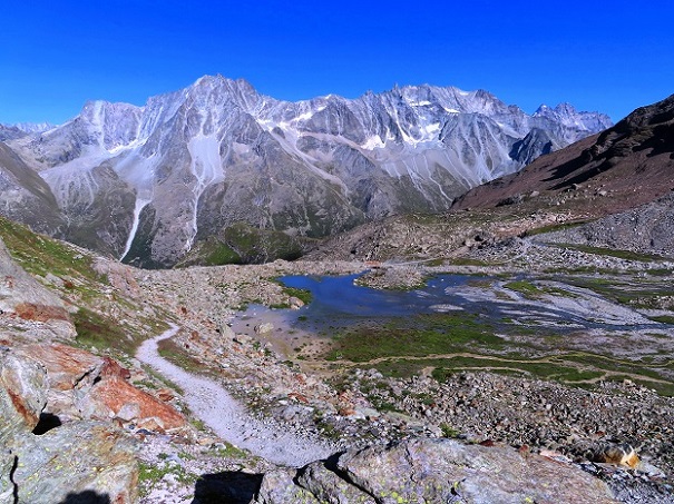 Foto: Andreas Koller / Wandertour / Mont de lŽEtoile (3370m) / Abstieg von der Cabanne des Aiguilles Rouges / 23.09.2023 21:07:00