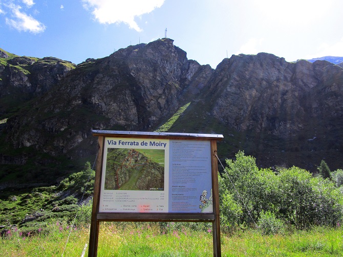 Foto: Andreas Koller / Klettersteigtour / Via ferrata de Moiry (2315m) / Informationstafel beim Parkplatz = Ausgangspunkt / 14.11.2023 01:15:49
