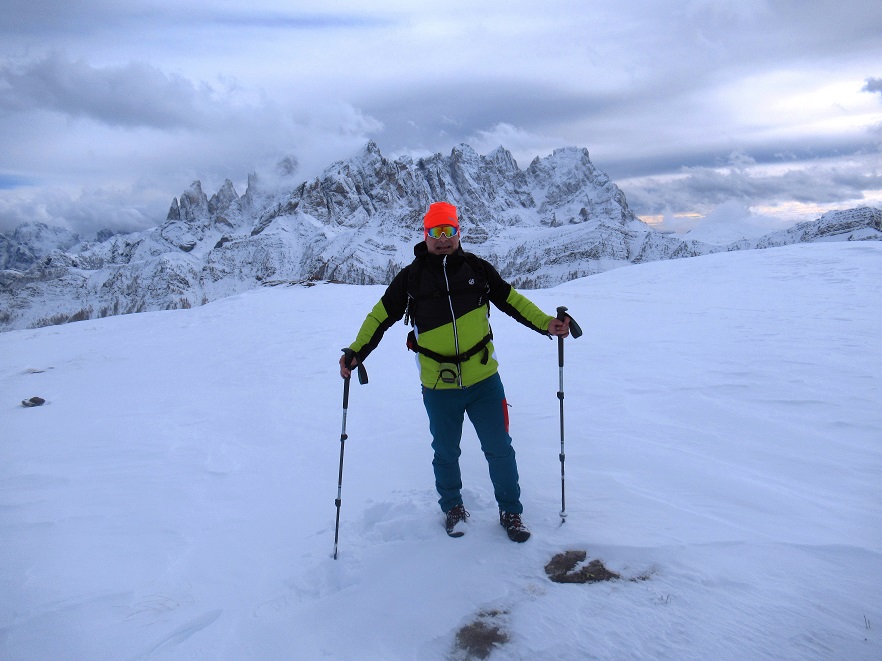 Foto: Andreas Koller / Wandertour / Monte Pradazzo - Allwettertour über dem Passo Valles (2281m) / Am Gipfel des Monte Pradazzo / 06.12.2023 01:36:08