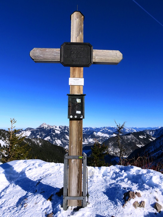 Foto: Andreas Koller / Skitour / Einsteigertour Rauhkopf (1691m) / Rauhkopf Gipfelkreuz / 01.02.2024 01:42:58