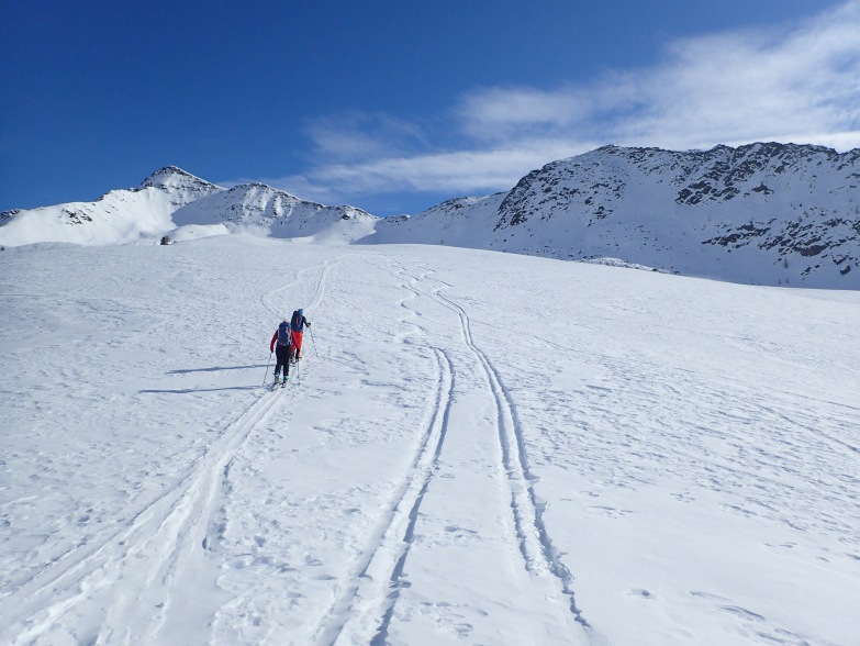Foto: Manfred Karl / Skitour / Kammwanderung zum Rudlhorn (2448 m) / Flache Hänge zwischen Durakopf und Rudlhorn / 06.03.2024 12:09:42