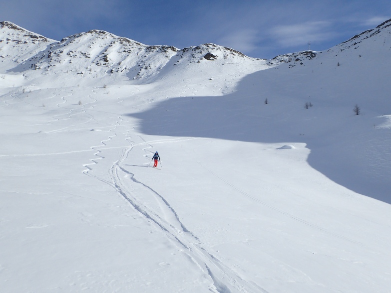 Foto: Manfred Karl / Skitour / Kammwanderung zum Rudlhorn (2448 m) / Abfahrt im oberen Karbereich / 06.03.2024 12:04:25
