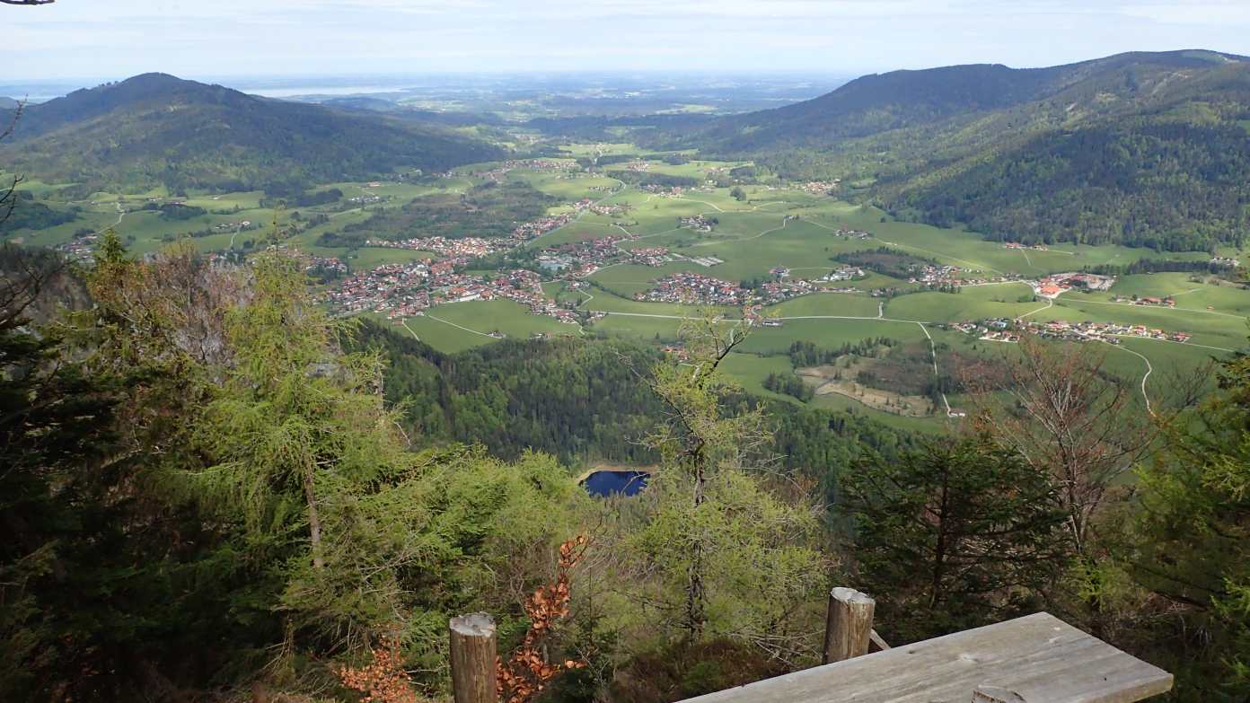 Foto: Manfred Karl / Wandertour / Über die Himmelsleiter auf das Gruberhörndl (1493 m) / Ausblick von der Weittal Diensthütte / 08.05.2024 11:41:24
