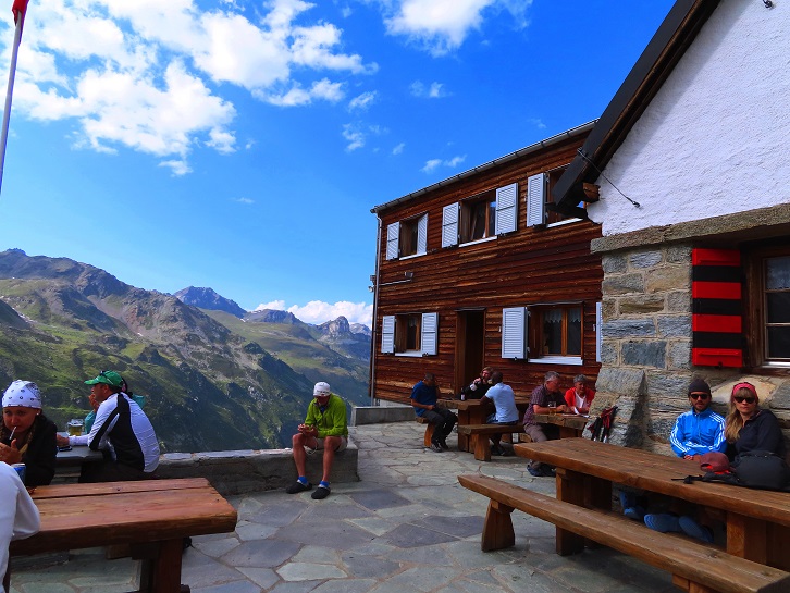 Foto: Andreas Koller / Wandertour / Schöllihorn (3500m) / Zurück bei der Turtmannhütte / 06.09.2024 00:22:18