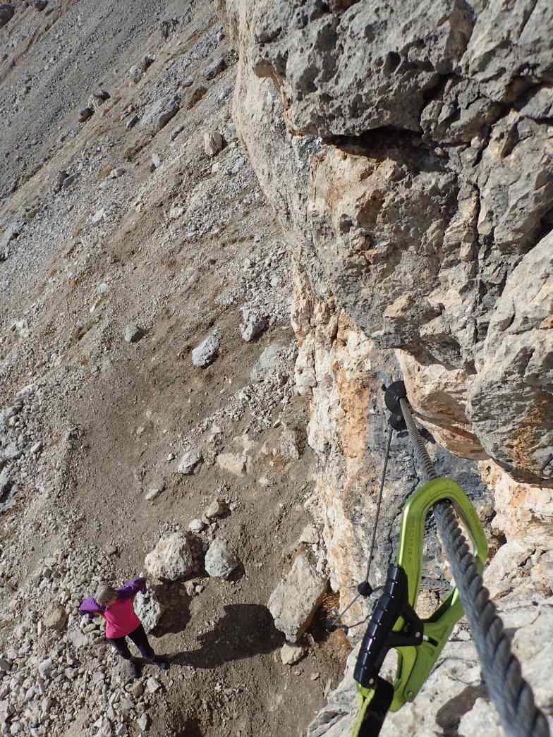 Foto: Manfred Karl / Klettersteigtour / Via Ferrata Furcela de Saslonch – Klettersteig Langkofelscharte / Blick hinunter zum Einstieg / 06.02.2025 16:25:31