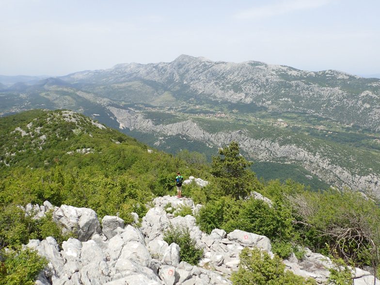 Foto: Manfred Karl / Wandertour / Vrh Kula (863 m) – Panoramaberg über Omis / Blick ins Landesinnere / 24.05.2025 16:41:52