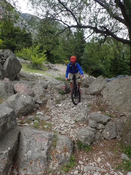 Foto: Manfred Karl / Wandertour / Vrh Kula (863 m) – Panoramaberg über Omis / Der Weg wird bald besser / 24.05.2025 16:38:09