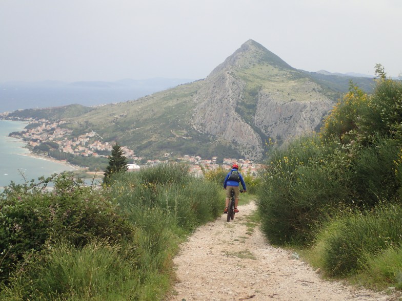 Foto: Manfred Karl / Wandertour / Vrh Kula (863 m) – Panoramaberg über Omis / 08.05.2025 21:07:31
