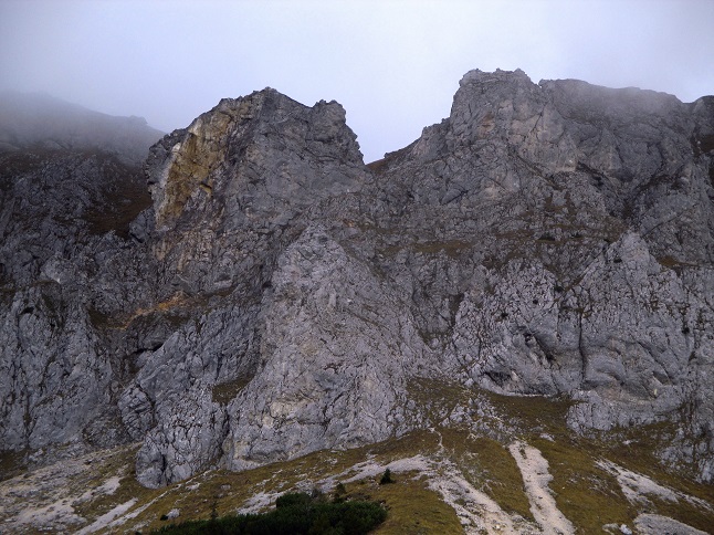 Foto: Andreas Koller / Klettertour / Predigtstuhlsteig auf die Veitsch (1788m) / Blick Richtung Wandfuß bzw. Einstieg / 15.05.2025 00:49:45