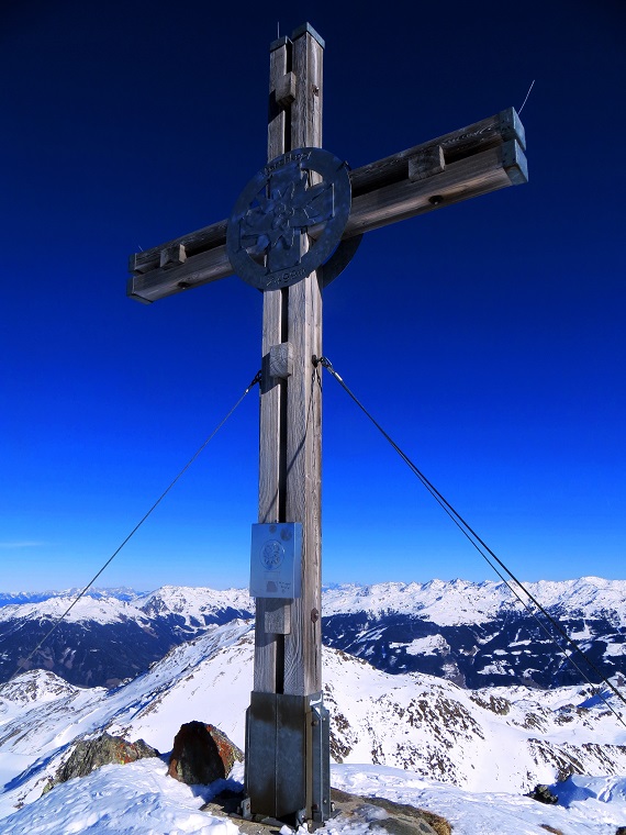 Foto: Andreas Koller / Skitour / Über die Viertelalmen zum Marchkopf (2499m) / Gipfelkreuz am Marchkopf / 17.05.2025 19:16:27