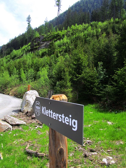 Foto: Andreas Koller / Klettersteigtour / Blausee Klettersteig (1015m) / Zustieg / 19.05.2025 23:13:33