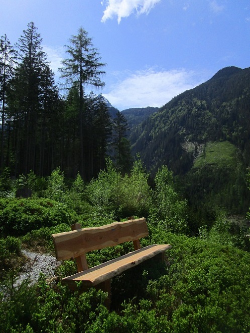 Foto: Andreas Koller / Klettersteigtour / Blausee Klettersteig (1015m) / Bei der Bank beginnt der Abstieg / 19.05.2025 23:11:34