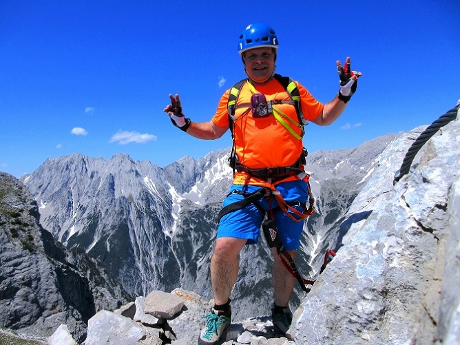 Foto: Andreas Koller / Klettersteigtour / Felix Kuen Klettersteig auf den Hundskof (2243m) / Ausstieg des Felix Kuen Steiges direkt am Gipfel / 04.06.2025 01:22:04