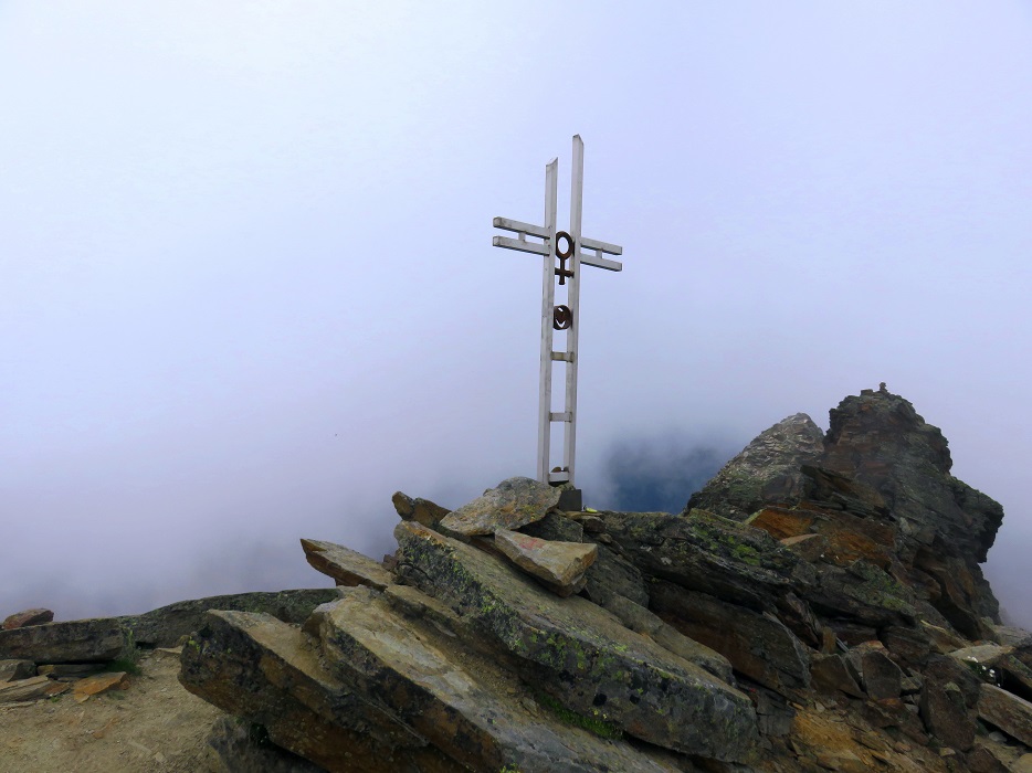 Foto: Andreas Koller / Wandertour / Königskogel (3050m) / Gipfelkreuz Königskogel / 23.06.2025 00:01:03