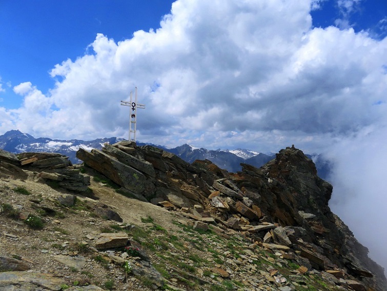 Foto: Andreas Koller / Wandertour / Königskogel (3050m) / Gipfelkreuz am Königskogel / 23.06.2025 00:07:09