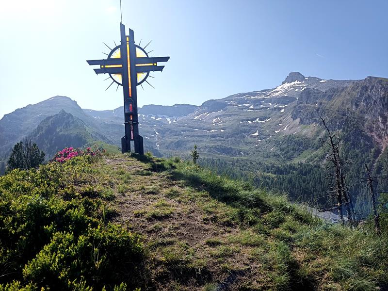 Foto: Wolfgang Lauschensky / Wandertour / Kuhberg 1992m / Schönes Gipfelkreuz des Kuhbergs / 08.07.2025 20:35:55