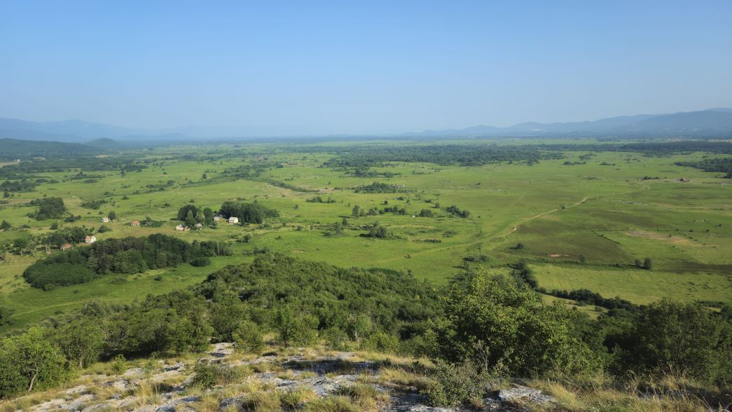 Foto: Manfred Karl / Wandertour / Auf den Zir (850 m) – Inselberg im Licko Polje / 30.07.2025 09:50:12