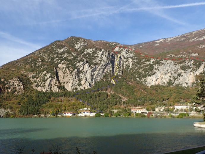 Foto: Manfred Karl / Klettertour / Due laghi, Via “Lo spigolo nascosto” / Lo spigolo nascosto / 30.07.2025 16:04:18
