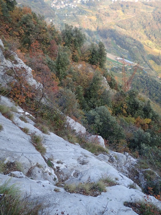 Foto: Manfred Karl / Klettertour / Due laghi, Via “Lo spigolo nascosto” / Beginn der Klettersteigpassage / 30.07.2025 15:56:16