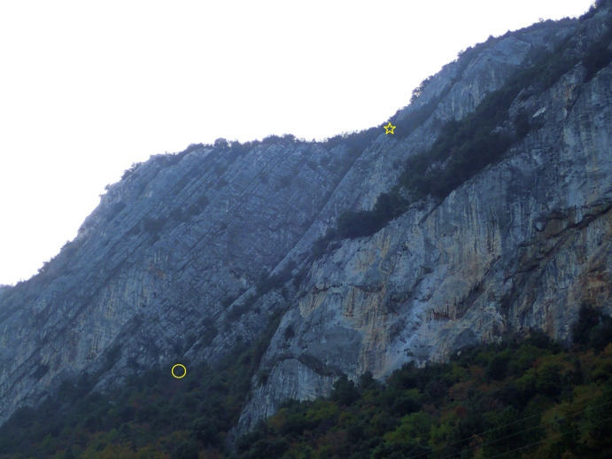 Foto: Manfred Karl / Klettertour / Due laghi, Via “Lo spigolo nascosto” / Einstieg und Ausstieg der Route / 30.07.2025 15:54:42