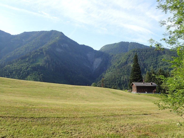 Foto: Manfred Karl / Wandertour / Aus der Taugl auf Regenspitz und Bergköpfl / Oberhalb der Grundbichl Alm / 30.10.2025 20:33:25