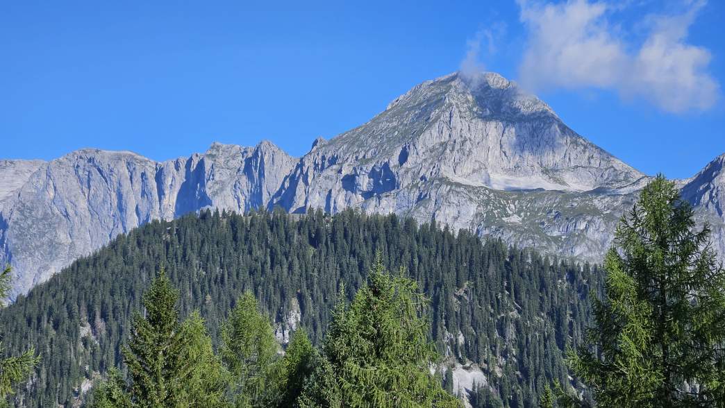 Foto: Manfred Karl / Wandertour / Über die Karalm auf die Koreinhöhe (1845 m) / Fritzerkogel Südseite / 01.11.2025 18:59:15
