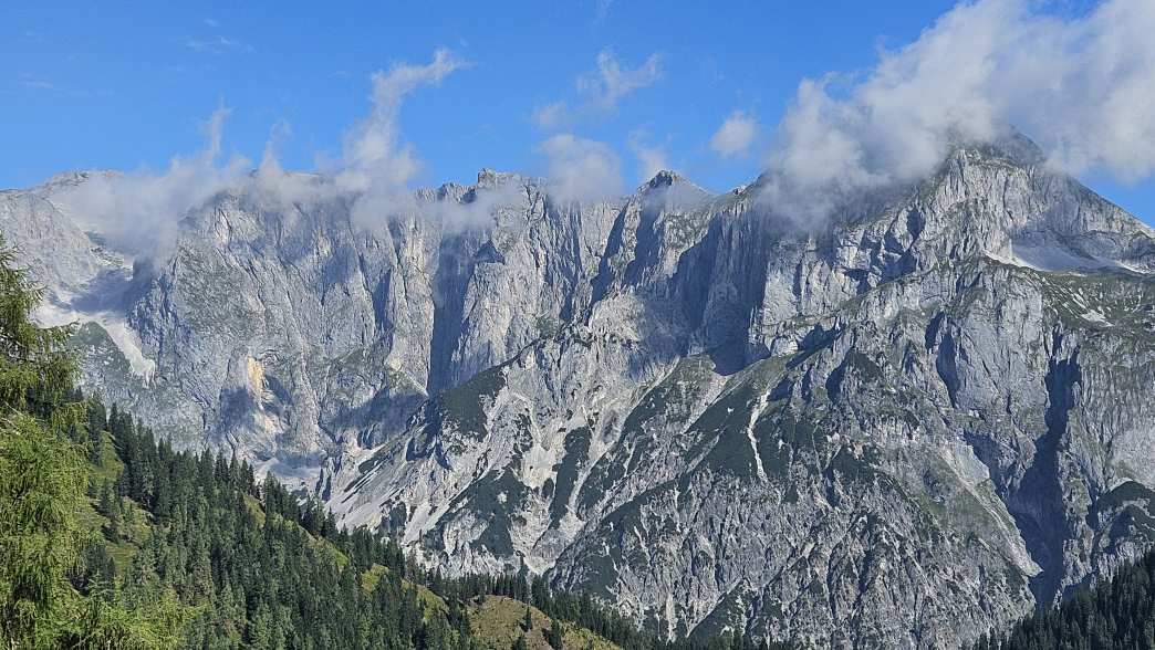 Foto: Manfred Karl / Wandertour / Über die Karalm auf die Koreinhöhe (1845 m) / Klettereldorado Gamsmutter und Co / 01.11.2025 18:56:19