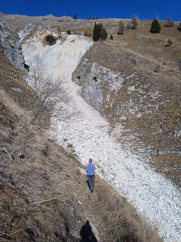 Foto: Wolfgang Lauschensky / Wandertour / Monte Spilech 1725m / Querung eines steilen Erosionsgrabens / 16.11.2025 18:53:28